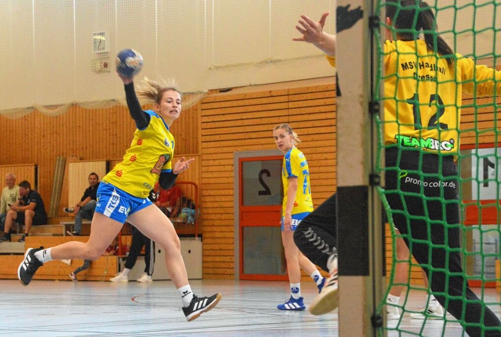Marienberger Handballerinnen warten weiter auf ihren ersten Sieg - Gegen Neudorf/Döbeln erzielte Lena Müller zwei Tore. Foto: Andreas Bauer