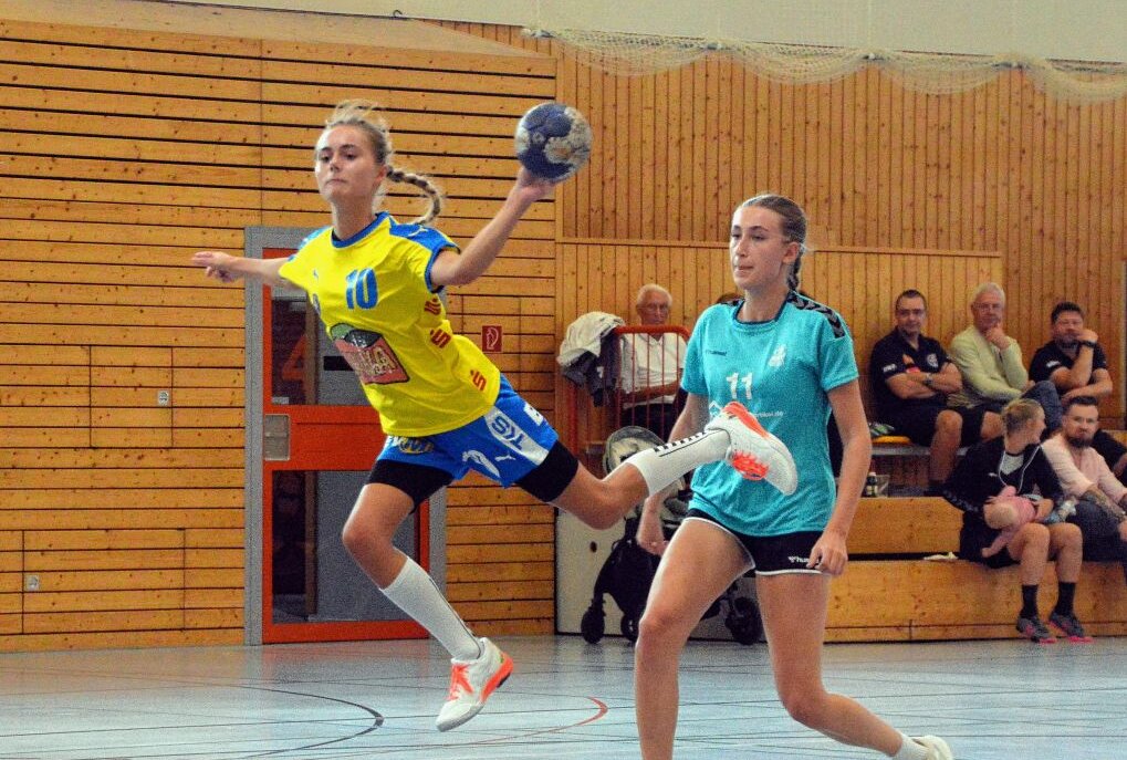 Marienbergs Handballerinnen beschenken sich selbst - Mit vier Toren leistete auch Lena Kummich ihren Beitrag zum Weiterkommen der HSV-Damen. Foto: Andreas Bauer