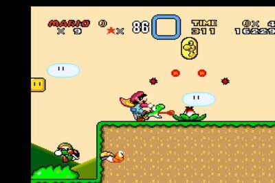 Mario, immer wieder Mario: Die bekannteste Figur der Gaming-Welt im Wandel der Zeit - 1990: Neben Mario selbst haben sich auch zahlreiche Sidekicks in den Annalen der Spielehistorie verewigt. In "Super Mario World" für SNES (Super Nintendo Entertainment System) tauchte erstmals eine Figur auf, die später ebenfalls eine eigene Spielreihe bekam: Dino Yoshi, Freund und Reittier. Das Spiel verkaufte sich mehr als 20 Millionen mal.