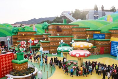 Mario, immer wieder Mario: Die bekannteste Figur der Gaming-Welt im Wandel der Zeit - Im März 2021 wurde "Super Mario World" als Teil des schon länger bestehenden Verngügungsparks der Universal Studios eröffnet. Erst kürzlich kam ein Mario-Themenpark in Hollywood dazu, 2025 folgt womöglich einer in Deutschland.