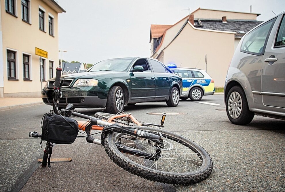 Markkleeberg: Radfahrer schwer verletzt nach Crash mit PKW - Symbolbild. Foto: Pixabay/GlauchauCity