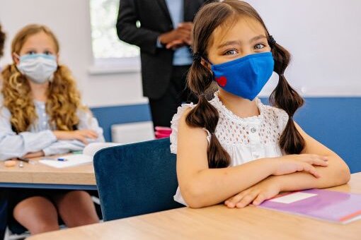 Masken und Tests bleiben Teil des Schulalltags in Sachsen - Die Schutzmaßnahmen an Schulen und Kitas sollen fortgeführt werden. Symbolbild: Pexels
