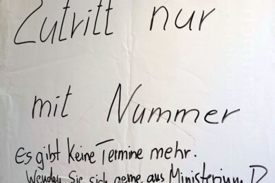 Massenandrang am Impfstützpunkt des DRK in Chemnitz - Das DRK  Sachsen in Chemnitz hatte am Dienstag keine freien Kapazitäten mehr.