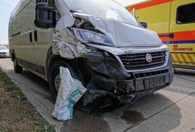 Massencrash auf der A4 bei Nossen - Schwerer Unfall auf der A4 bei Nossen. Eine Person wurde verletzt. Foto: Roland Halkasch