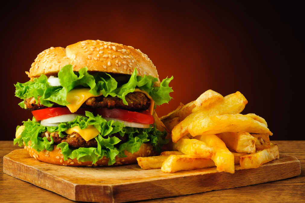 McDonald's vs. Burger King: Fastfood-Ketten im Vergleich - Wo esse ich am ungesündesten? Fast-Food-Ketten im Vergleich.