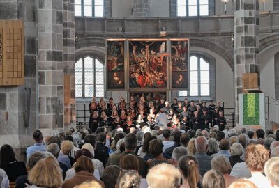 MDR-Musiksommer in Schneeberg - Im Rahmen des MDR-Musiksommers hat es ein Chor-Konzert in der St. Wolfgangkirche in Schneeberg gegeben. Foto: Ralf Wendland