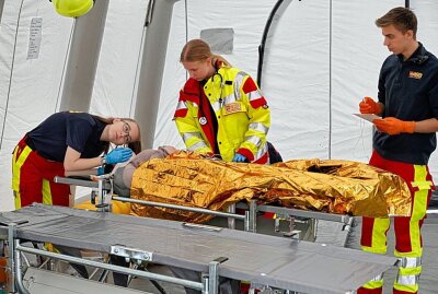 Die Medizinische Task Force übt den Einsatz in Katastrophensituationen. Foto: Harry Härtel
