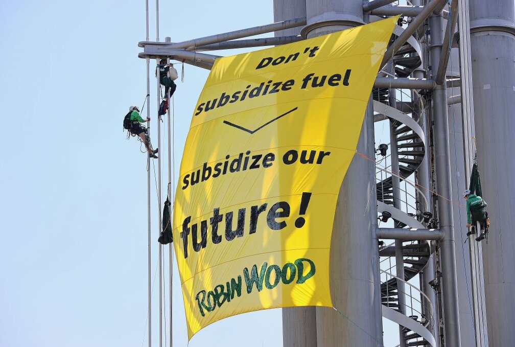 Mega-Banner gegen die Subventionierung fossiler Brennstoffe - Foto: Christian Grube
