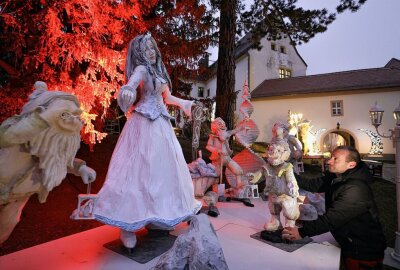 Mehrere Absagen: Dieses Jahr gibt es keine Funkel-Fester - Schneewittchen und die Zwerge gibt es dieses Jahr beim Weihnachtsmarkt in Limbach-Oberfrohna. Foto: Andreas Kretschel