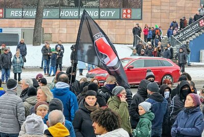 Mehrere Tausend Menschen demonstrieren in Chemnitz gegen Rechts - Große Demo in Chemnitz. Foto: Harry Härtel