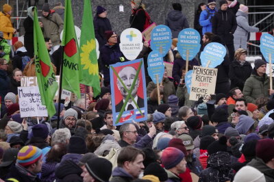 Mehrere Tausend Teilnehmer nahmen an der Demonstration teil. Foto: Harry Härtel