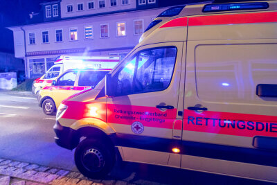 Mehrere Verletzte bei Verkehrsunfall in Zwönitz - Auf der Kreuzung Bahnhofstraße / Schillerstraße hat sich am Samstagabend gegen 20.45 Uhr ein Verkehrsunfall zwischen zwei PKW ereignet.