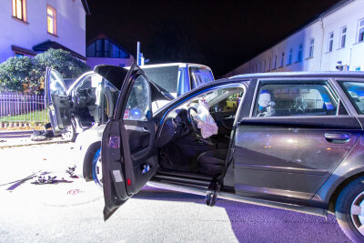 Mehrere Verletzte bei Verkehrsunfall in Zwönitz - Auf der Kreuzung Bahnhofstraße / Schillerstraße hat sich am Samstagabend gegen 20.45 Uhr ein Verkehrsunfall zwischen zwei PKW ereignet.