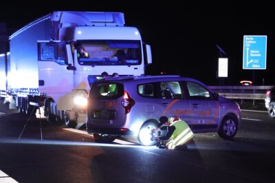 Mehrere Verletzte durch schweren Unfall auf der A4 bei Dresden - Mehrere Verletzte durch schweren Unfall auf der Autobahn Richtung Dresden. Foto: Roland Halkasch