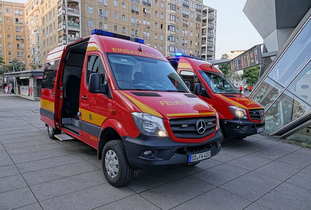 Mehrere Verletzte nach Reizgas-Angriff auf Restaurant - Großeinsatz der Rettungskräfte nach Reizgasangriff auf Gäste eines Restaurants. Foto: Roland Halkasch