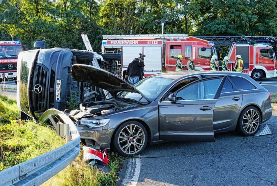 Mehrere Verletzte nach Unfall an Kreuzung: B6 voll gesperrt - Zu einem schweren Unfall kam es am Dienstagmorgen gegen halb Acht auf der B6 in Görlitz. Foto: Niclas Bittrich