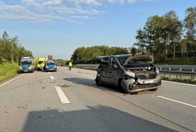 Mehrere Verletzte nach Unfall auf A4: Transporter übersieht Stauende - Transporter übersieht Stauende auf A4. Foto: LausitzNews