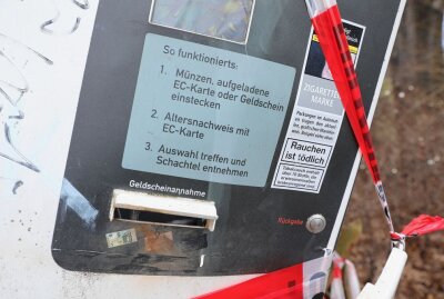 Mehrere Zigarettenautomaten aufgesprengt - Mehrere Zigarettenautomaten wurden innerhalb von Dresden aufgesprengt. Foto: Roland Halkasch