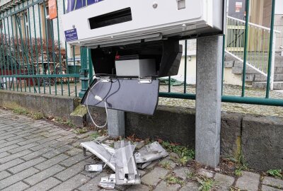 Mehrere Zigarettenautomaten aufgesprengt - Mehrere Zigarettenautomaten wurden innerhalb von Dresden aufgesprengt. Foto: Roland Halkasch