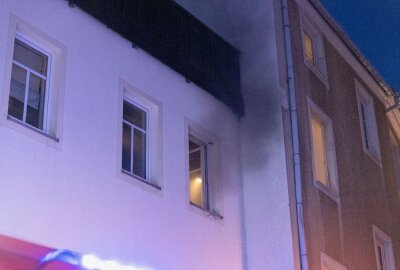Mehrfamilienhaus in Annaberger Innenstadt brennt - In Annaberg-Buchholz kam es zu einem Brand in einem Mehrfamilienhaus. Foto: B&S