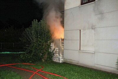 Mehrfamilienhause in Brand: 18 Personen wurden gerettet - Brand auf der Tharandter Straße. Foto: Roland Halkasch