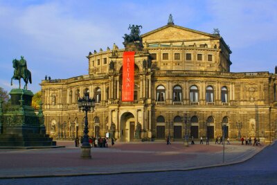 Die Altstadt in Dresden hat viel zu bieten, wie hier die Semperoper.