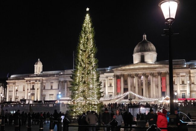 Meine Top 10 Reisetipps für London - Die National Gallery auf dem Trafalgar Square. 