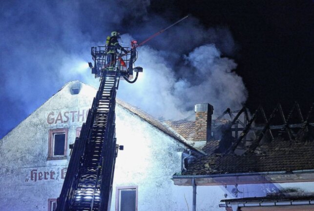 Bei dem Brand auf dem Gasthof entstand ein Schaden in Höhe von 100.000 Euro. Foto: Roland Halkasch