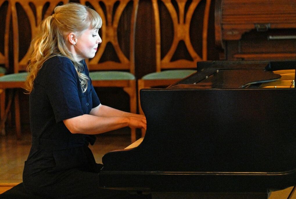 Natalia Ehwald ist im Rahmen der Stollberger Meisterkonzerte in der Aula des Bach-Gymnasiums aufgetreten. Foto: Ramona Schwabe