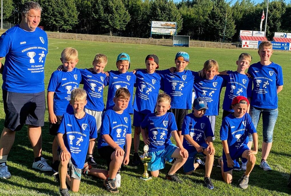 Meistertitel für die TSV-Kicker - Die F-Junioren vom TSV Crossen sind bestes Team im Landkreis. Foto: Frenzel