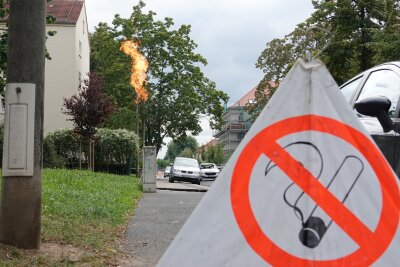 Menschen können aufatmen: Bombe in Dresden erfolgreich entschärft - Aktuell, werden in Übigau die Gasleitungen durch kontrolliertes Abfackeln entleert. 