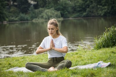 Mentale Stärke: 9 Tipps, die Sie resilienter machen - Eine Meditations-App kann dabei helfen sich im Alltag öfter zu entspannen.