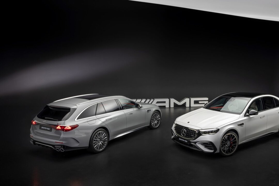 Mercedes E-Klasse fährt jetzt mit neuem Plug-in-Antrieb - Kombi (l.) und Limousine mit Plug-in-Antrieb: Mercedes bringt die neue E-Klasse im Sommer wieder als AMG-Modell in den Handel.
