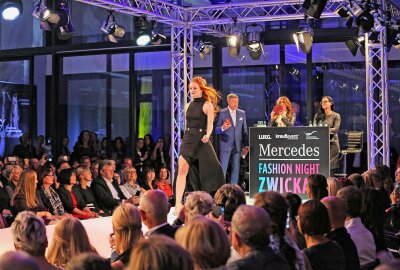 Mercedes Fashion Night: Zwickau verwandelt sich in Laufsteg - Mercedes Fashion Night 2023 auf dem Hauptmark in Zwickau. Foto: Ralph Koehler