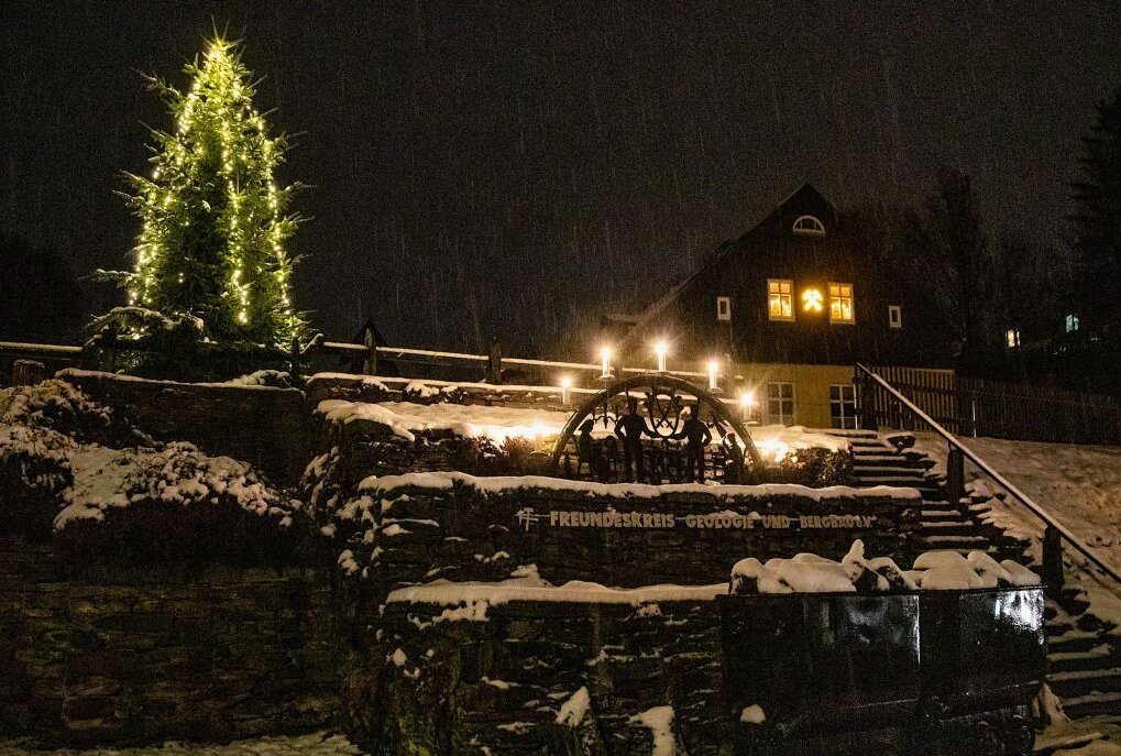 Mettenschicht und Bergparaden in Hohenstein-Ernstthal fallen aus - Das Gelände des Lampertusschachtes vermittelt Weihnachtsstimmung. Foto: Markus Pfeifer
