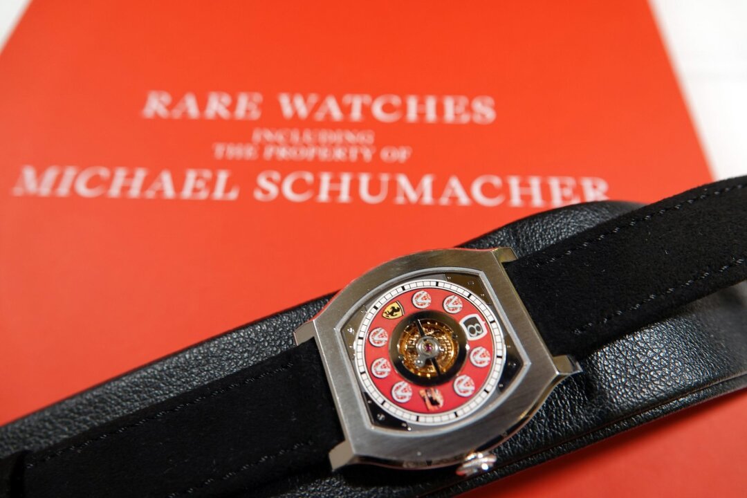 Millionen für Uhren von Michael Schumacher - Eine Uhr aus dem Besitz von Michael Schumacher auf dem Verkaufskatalog des Auktionshauses Christie's.