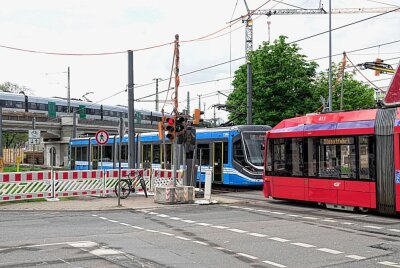 Missachtung der Baustellenregeln führt zu Unfall zwischen Bahn und Radfahrer - In Chemnitz ereignete sich heute ein Unfall an einer Baustelle. Foto: Harry Härtel