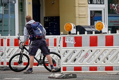 Missachtung der Baustellenregeln führt zu Unfall zwischen Bahn und Radfahrer - In Chemnitz ereignete sich heute ein Unfall an einer Baustelle. Foto: Harry Härtel
