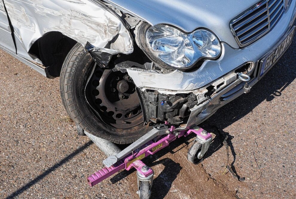 Mit 1,04 Promille: 60-Jähriger crasht in Gartenzaun - Sachschaden durch betrunkenen Autofahrer. Foto: pixabay/Hans