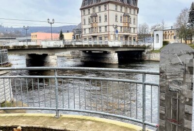 Mit Anstrahlen wird der größte Effekt erzielt - Für die Schillerbrücke in Aue hat man ein Konzept zur Illuminierung erarbeitet. Foto: Ralf Wendland