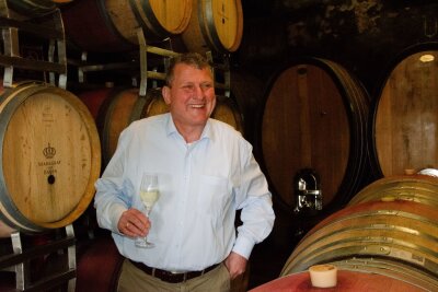 Mit Bollerwagen und Hex: Weinwandern am Schwarzwaldrand - Freut sich auf die Gäste: Volker Faust ist Betriebsleiter vom Weingut Markgraf von Baden.