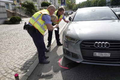 Mit dem Fahrrad von Audi erfasst: Siebenjährige schwer verletzt - Als die Siebenjährige plötzlich die Straße mit ihrem Fahrrad überqueren wollte, wurde sie von einem PKW erfasst.