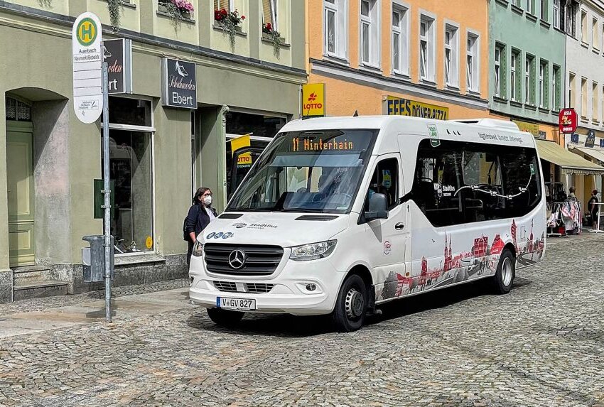 Entspannt mit dem Stadtbus zum Auerbacher Stadtfest. Foto: Verkehrsverbund Vogtland | Fabian Holst 