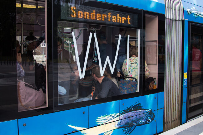 Mit der Party-Tram durch Chemnitz - Die spannende Fahrt beginnt. Foto: bl/ Anika Weber