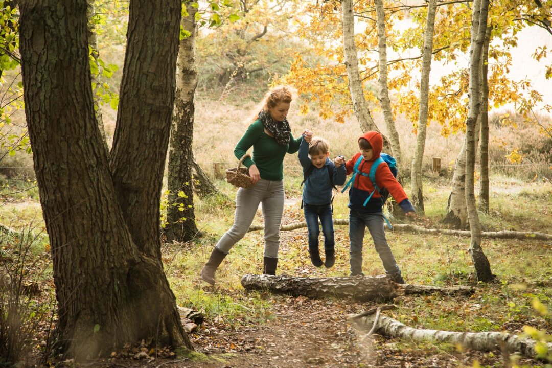 Mit diesen Tipps begeistern Sie Kinder fürs Wandern - Wandern bietet Kindern die perfekte Kombination aus Spaß und Abenteuer.