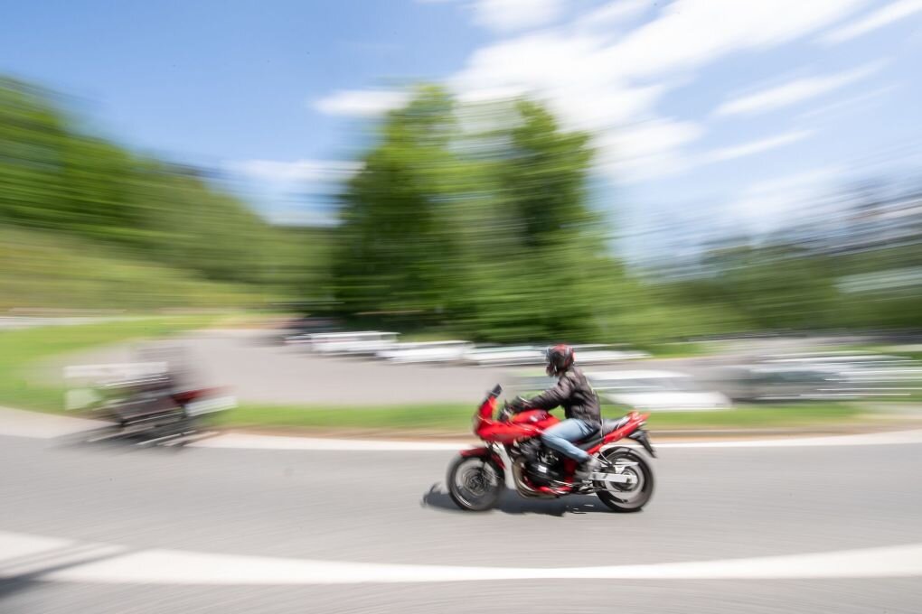Mit passenden Ohrstöpseln auf dem Motorrad Gehör schonen - Lange Touren entspannter meistern: Auch Ohrstöpsel können dazu beitragen.