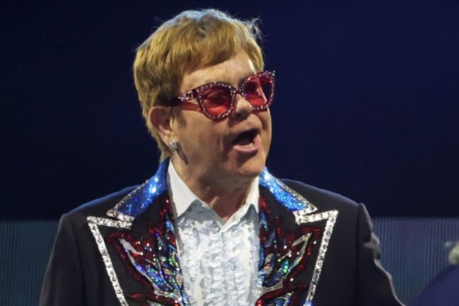 Mit Stars wie Dua Lipa: Disney+ überträgt Abschiedskonzert von Elton John - Elton John gibt sein letztes Konzert in Nordamerika - und Fans auf den ganzen Welt können bei Disney+ zusehen.