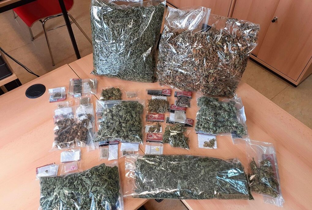 Mittweida: Mehr als ein Kilogramm Drogen in Wohnung gefunden - Am Mittwoch wurden in einer Wohnung in Mittweida über 1 Kilogramm Marihuana gefunden. Foto: Polizeidirektion Chemnitz