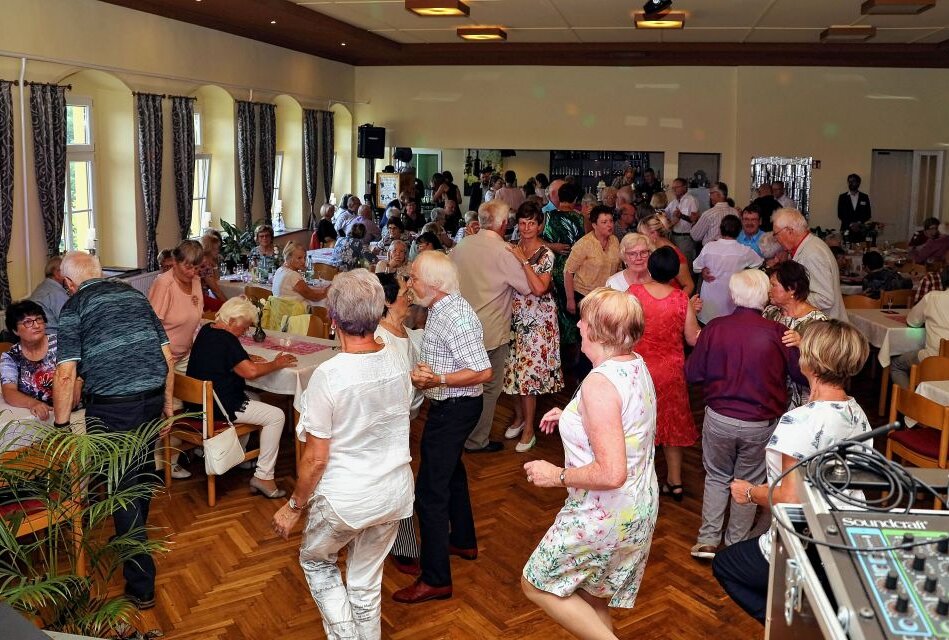 Mittweida: Senioren haben beim Ball das Tanzbein geschwungen - Die Tanzfläche war gut gefüllt beim Seniorenball. Foto: Andrea Funke