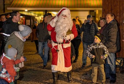 Mittweidaer Weihnachtsmarkt feierlich eröffnet - Mittweidaer Weihnachtsmarkt feierlich eröffnet. Foto: Fotozirkel Mittweida/P. Haider